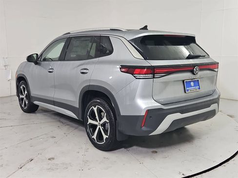 New 2025 Volkswagen Tiguan SE image 4