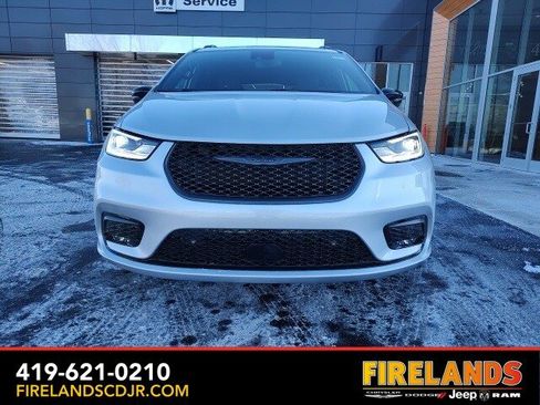 New 2026 Chrysler Pacifica Select w/ S Appearance Package image 10