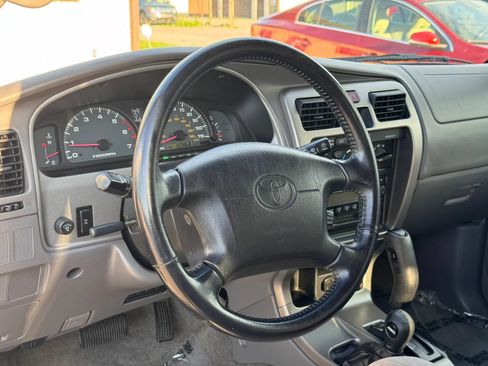 Used 2001 Toyota 4Runner SR5 AWD/4WD image 18