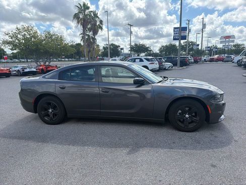 Used 2022 Dodge Charger SXT w/ Leather Interior Group RWD image 4