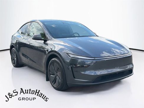 Used 2026 Tesla Model Y Long Range AWD/4WD image 1