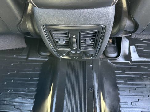 Used 2017 Jeep Grand Cherokee Limited image 15