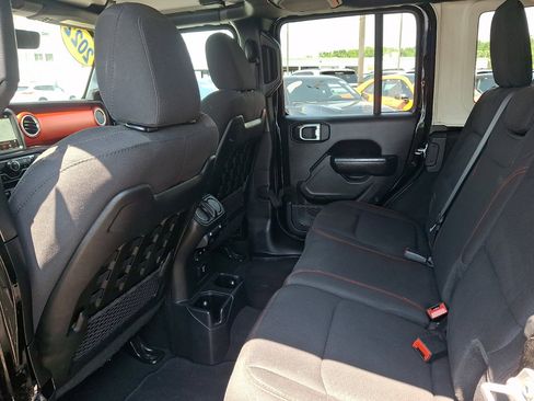 Used 2022 Jeep Wrangler Unlimited Rubicon w/ Cold Weather Group AWD/4WD image 20