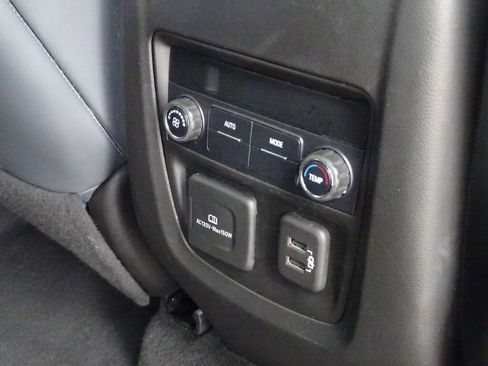 Used 2022 Buick Enclave Premium image 13