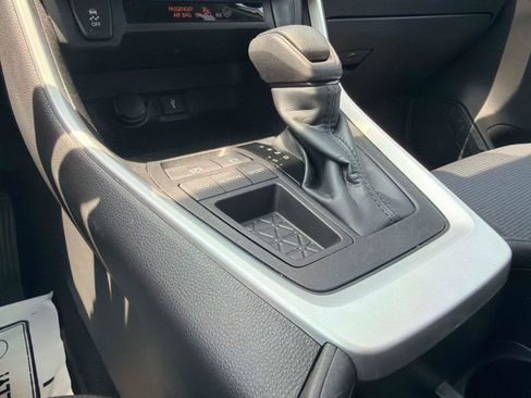 Used 2022 Toyota RAV4 LE FWD image 22