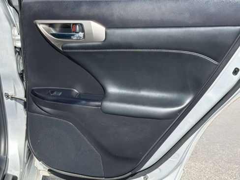 Used 2014 Lexus CT 200h FWD image 32