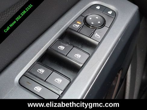 Used 2025 Nissan Pathfinder SV FWD image 23
