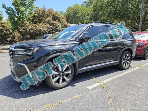 Certified 2025 Honda Pilot Touring image 1