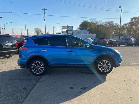 Used 2016 Toyota RAV4 Limited image 3