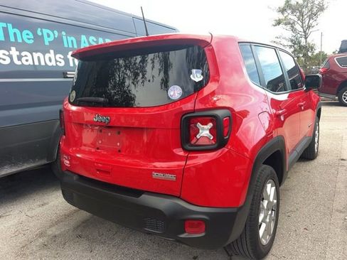 Used 2023 Jeep Renegade Latitude image 4
