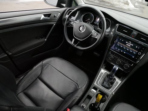 Used 2019 Volkswagen e-Golf SE w/ Driver Assistance Package image 9