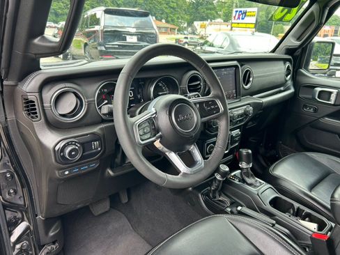 Used 2023 Jeep Wrangler Unlimited Sahara w/ Cold Weather Group AWD/4WD image 16