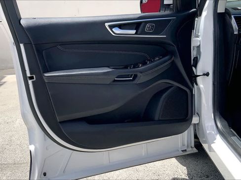 Used 2018 Ford Edge Titanium w/ Equipment Group 301A FWD image 27