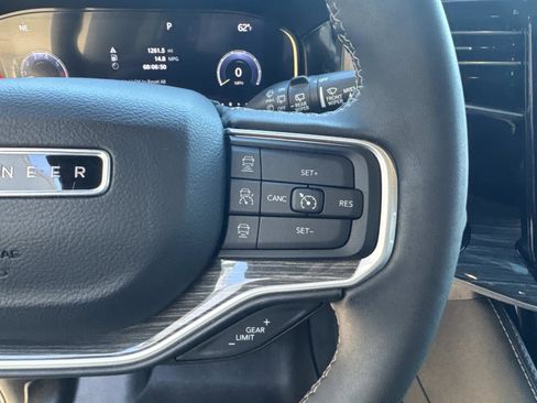 Used 2022 Jeep Wagoneer Series III w/ Convenience Group I image 23