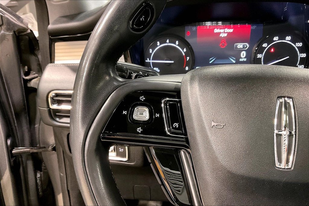 Used 2022 Lincoln Corsair AWD w/ Premium Package image 12
