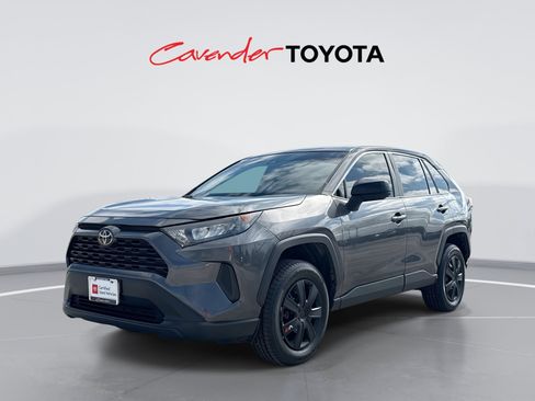 Certified 2022 Toyota RAV4 LE FWD image 1