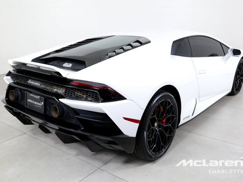 Used 2022 Lamborghini Huracan EVO RWD image 8