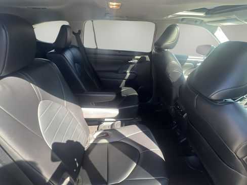 Used 2023 Toyota Highlander L image 14