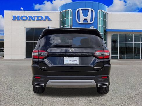 Used 2023 Honda Pilot Touring image 4