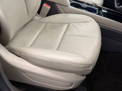 Used 2022 Lincoln Corsair AWD w/ Premium Package image 12