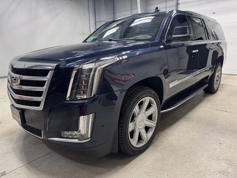 Used 2019 Cadillac Escalade ESV Luxury image 3