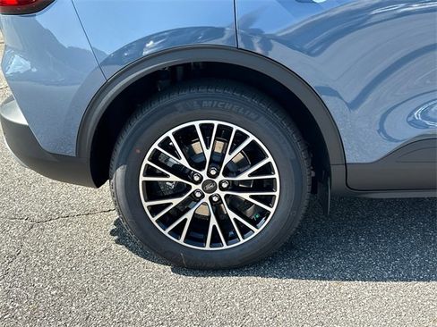 New 2025 Ford Escape SE image 17