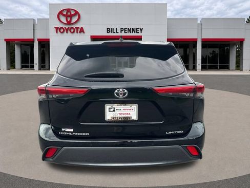 Used 2021 Toyota Highlander Limited FWD image 4