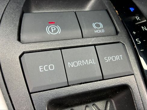 Used 2025 Toyota RAV4 XLE image 33