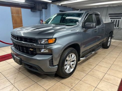 Used 2019 Chevrolet Silverado 1500 Custom w/ Custom Value Package image 1