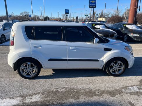 Used 2010 Kia Soul + w/ Audio Pkg image 6