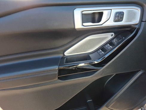 Used 2021 Ford Explorer Platinum w/ Equipment Group 601A image 10
