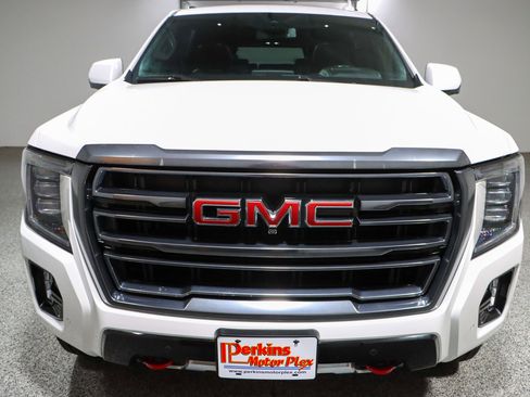 Used 2023 GMC Yukon XL AT4 image 4