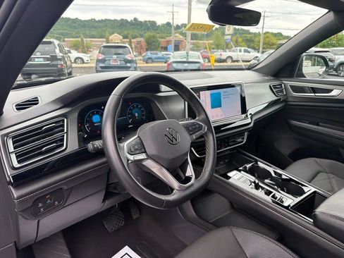 Used 2024 Volkswagen Atlas Cross Sport SE FWD image 17