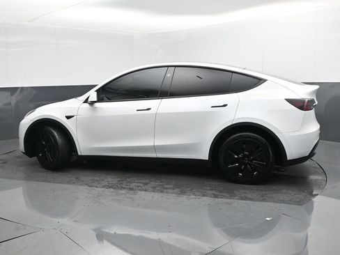 Used 2024 Tesla Model Y Long Range image 3