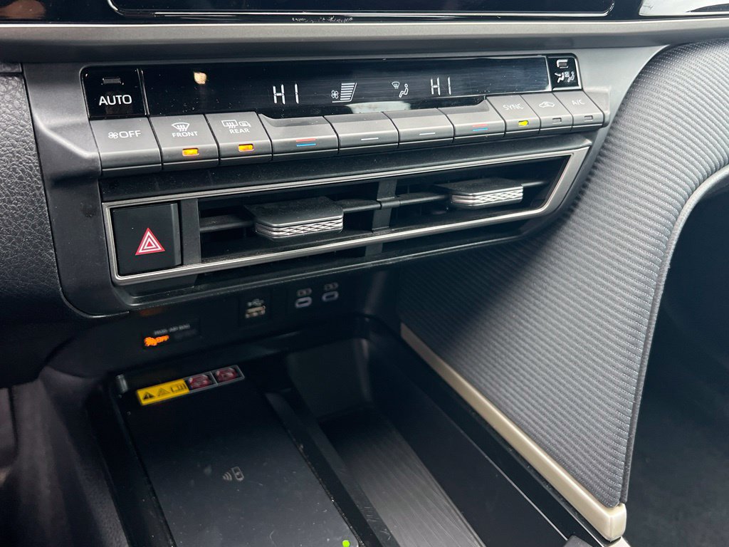 Used 2025 Toyota Camry SE FWD image 23