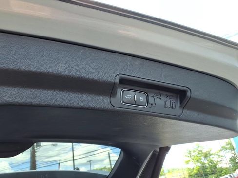 Used 2020 Ford Explorer XLT w/ Equipment Group 202A AWD/4WD image 13