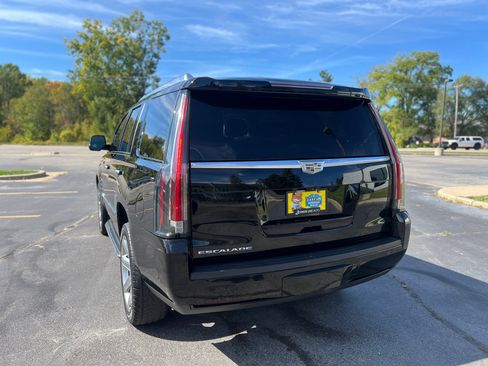 Used 2018 Cadillac Escalade Luxury image 5