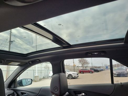 Used 2022 Chevrolet Equinox RS w/ RS Leather Package image 17