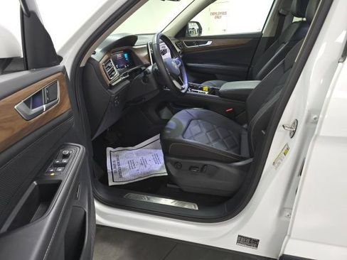 Used 2025 Volkswagen Atlas SE FWD image 13