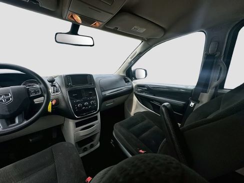 Used 2019 Dodge Grand Caravan SE FWD image 22