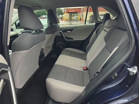 Used 2021 Toyota RAV4 XLE FWD image 13