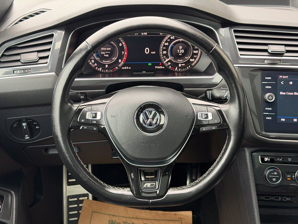Used 2018 Volkswagen Tiguan SEL Premium w/ R-Line Package AWD/4WD image 17