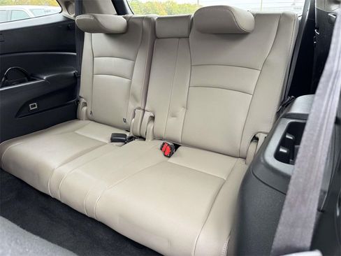 Used 2022 Honda Pilot Touring image 16