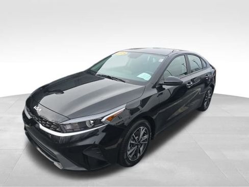 Used 2024 Kia Forte LXS image 8