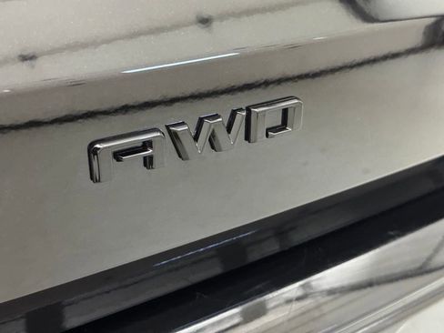 Used 2024 Chevrolet Traverse RS AWD/4WD image 13