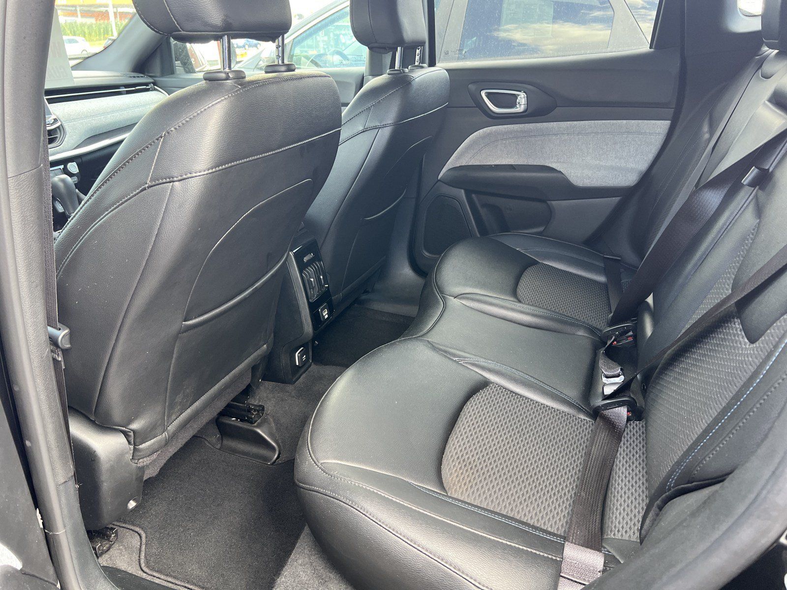 Used 2024 Jeep Compass Latitude AWD/4WD image 8