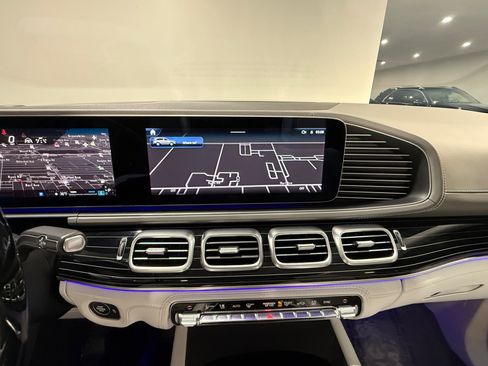 Used 2024 Mercedes-Benz Maybach GLS 600 4MATIC image 28