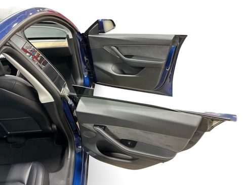 Certified 2021 Tesla Model Y Long Range AWD/4WD image 24
