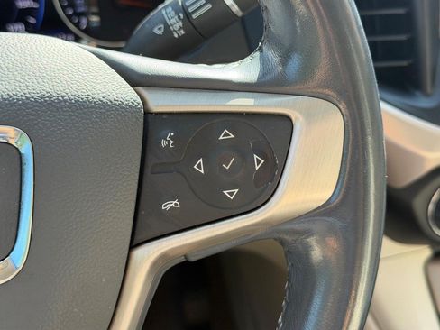 Used 2020 GMC Acadia Denali w/ Technology Package AWD/4WD image 19