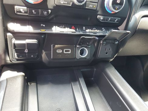 Used 2022 GMC Sierra 1500 Denali w/ Denali Premium Package AWD/4WD image 25